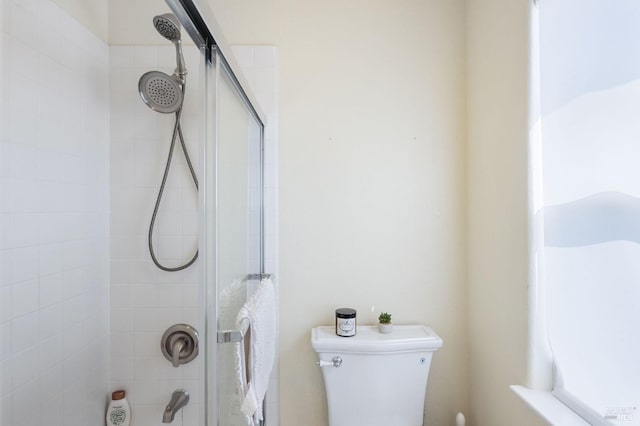 full bath with toilet and shower / bathtub combination