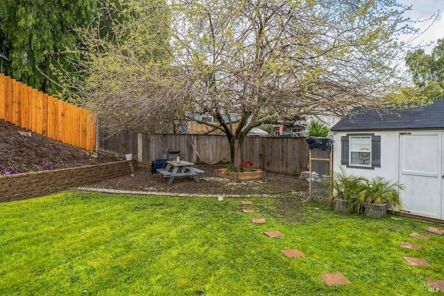 view of yard with an outdoor structure and a fenced backyard