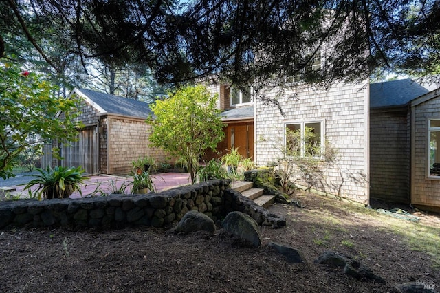view of yard featuring a patio and an outdoor structure