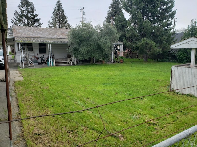 view of yard featuring a patio