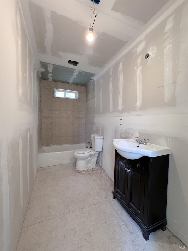 full bath with shower / tub combination, toilet, and vanity