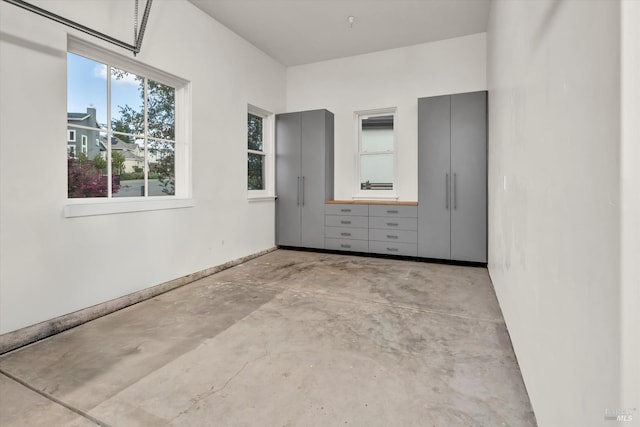 empty room featuring concrete floors and baseboards