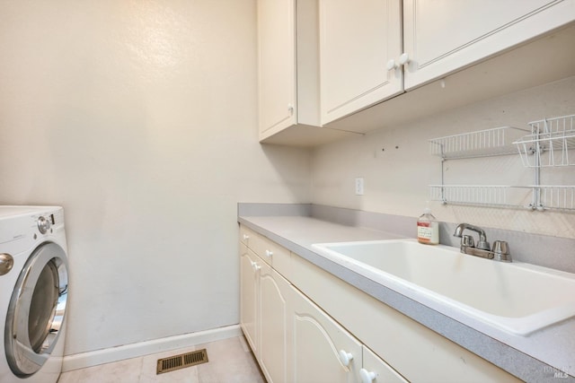 laundry room with light tile patterned floors, washer / clothes dryer, visible vents, a sink, and cabinet space