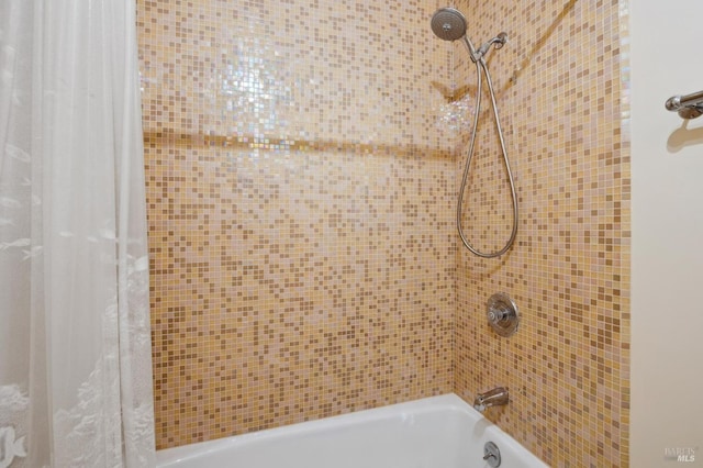 full bath with shower / bath combo with shower curtain