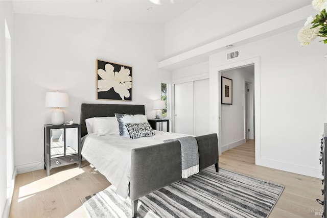 45 Harbor Oak Dr Unit 35, Tiburon, CA 94920 - bedroom featuring visible vents, baseboards, light wood-style floors, a closet, and high vaulted ceiling