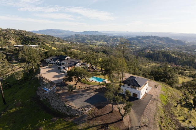 birds eye view of property featuring a mountain view and a forest view