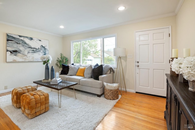 living area with recessed lighting, light wood-style flooring, baseboards, and crown molding