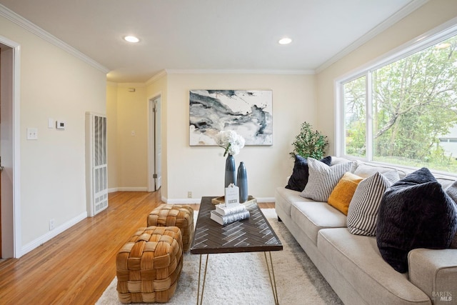 living room with recessed lighting, baseboards, ornamental molding, and wood finished floors