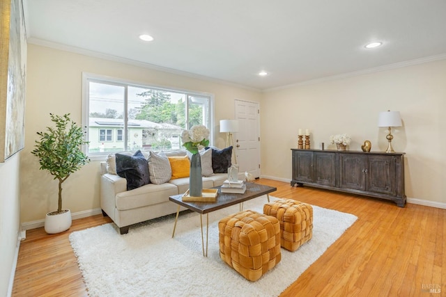 living area with light wood-style flooring, ornamental molding, baseboards, and recessed lighting