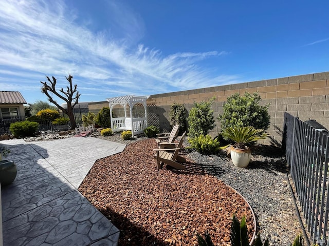 501 Three Rivers Ct, Rio Vista, CA 94571 - view of yard featuring a patio, a pergola, and a fenced backyard