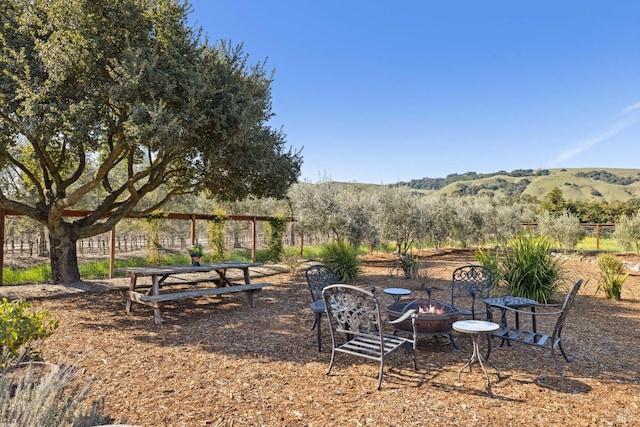 view of yard featuring a fire pit