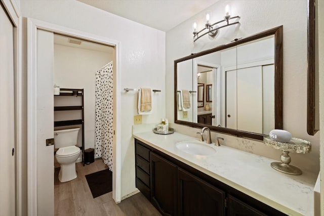 5829 San Juan Way Unit 34, Citrus Heights, CA 95610 - bathroom with wood finished floors, vanity, toilet, and a shower with shower curtain