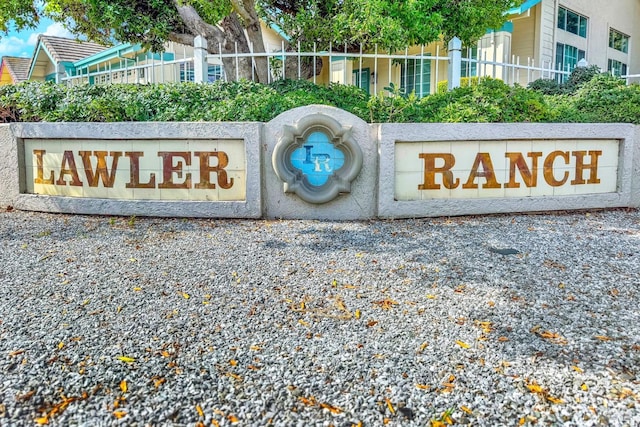 view of community / neighborhood sign