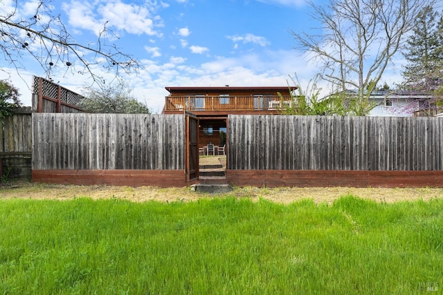 view of yard featuring fence