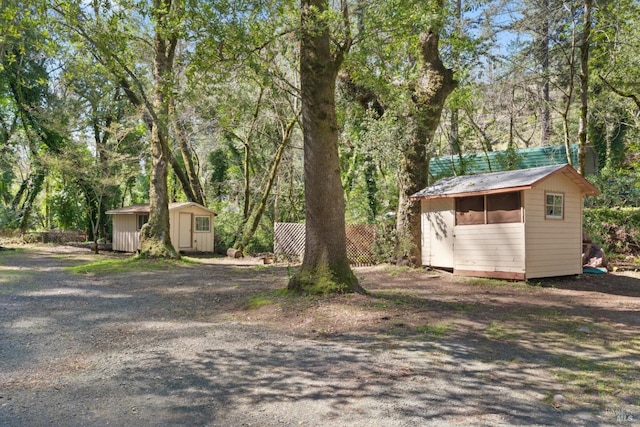 view of yard with a storage shed and an outdoor structure