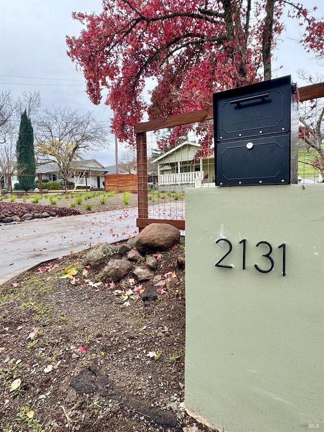 2131 1st Ave, Napa, CA 94558 - details with fence