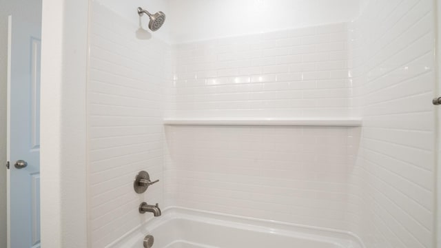 bathroom featuring shower / washtub combination