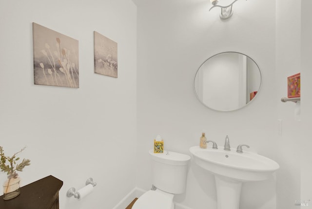830 Elderberry Loop, Vacaville, CA 95688 - bathroom with baseboards, toilet, and a sink