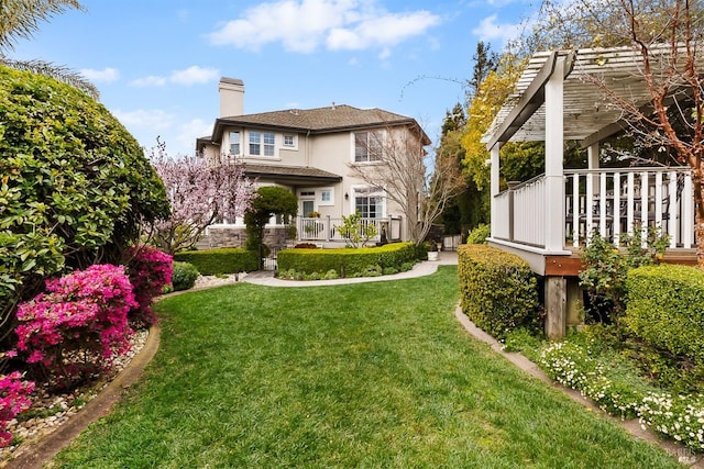view of yard featuring a pergola
