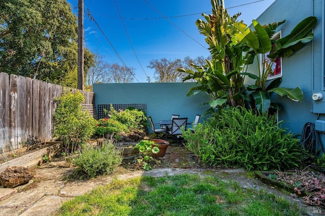 36 Wilson Ave, Vallejo, CA 94590 - view of yard featuring fence