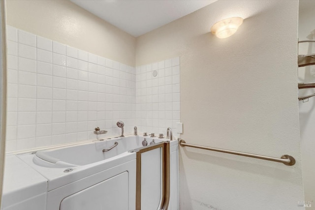 1014 Falcon Dr, Vallejo, CA 94589 - clothes washing area featuring laundry area and washer and clothes dryer