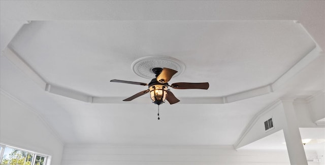 details featuring visible vents and ceiling fan