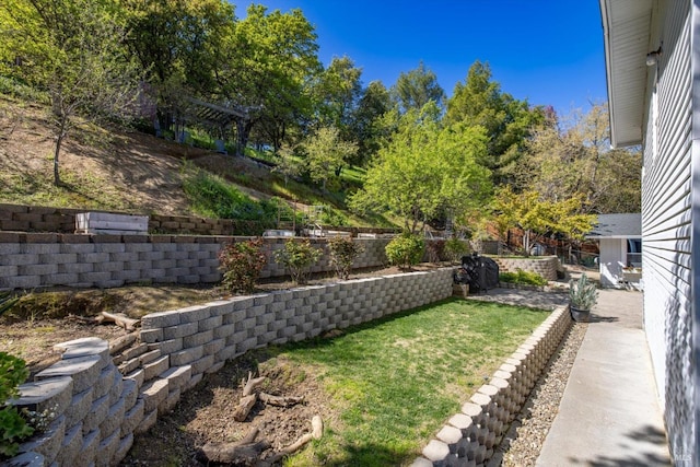 view of yard featuring fence
