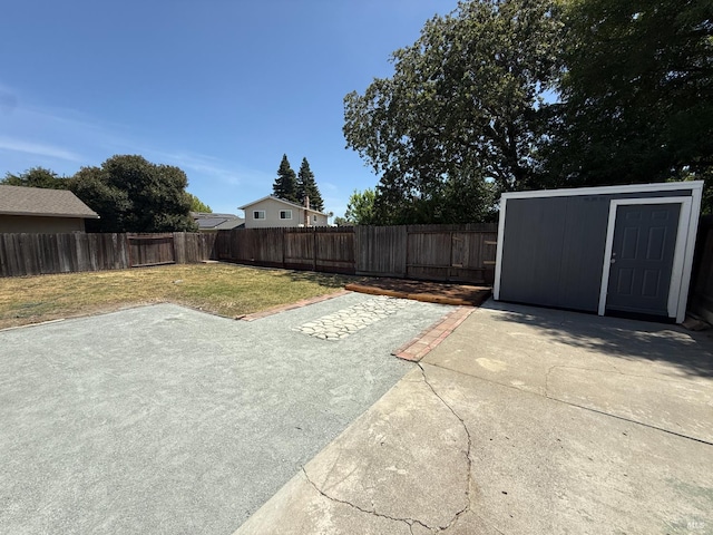 179 Midvale Dr, Vacaville, CA 95687 - fenced backyard featuring a patio area and a storage shed