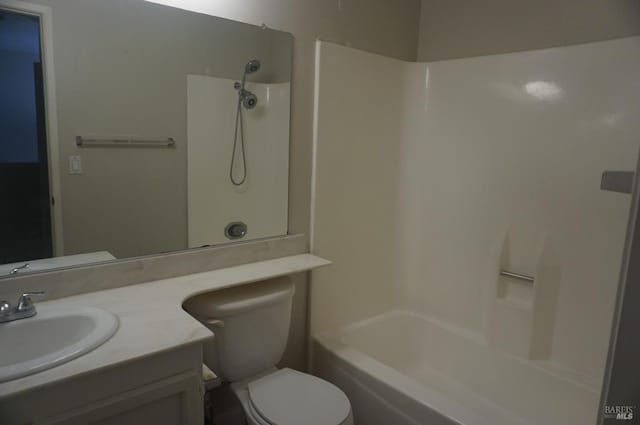 237 Sunflower Ct, Fairfield, CA 94533 - bathroom with toilet, vanity, and shower / tub combination