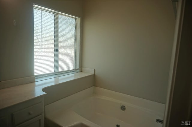 237 Sunflower Ct, Fairfield, CA 94533 - full bathroom featuring a garden tub