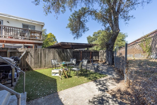 view of yard featuring a fenced backyard