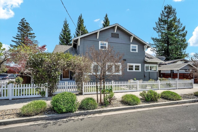 view of front of house featuring a fenced front yard