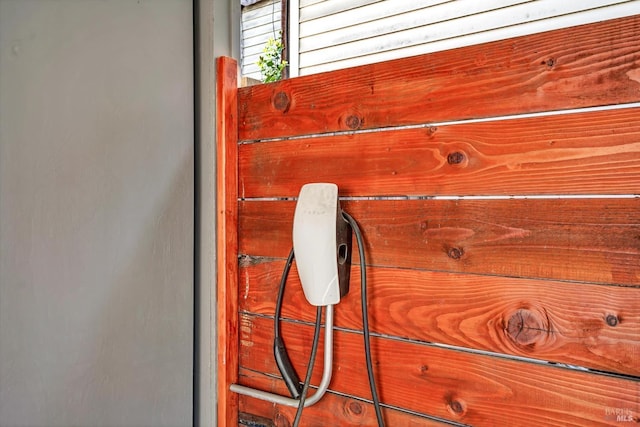 1950 Spencer St, Napa, CA 94559 - exterior view of car charger
