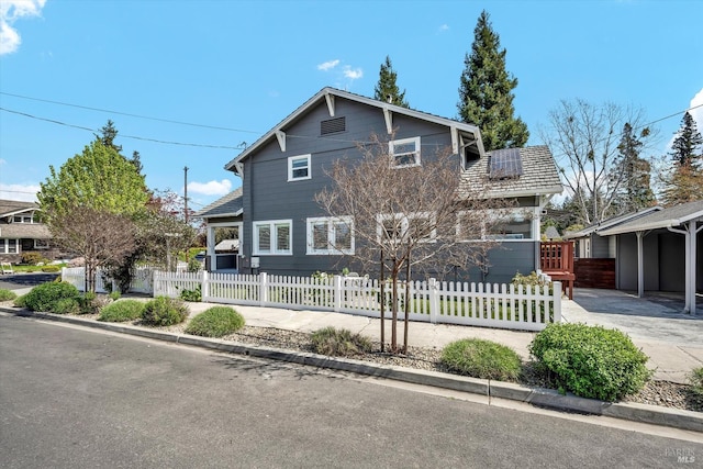 view of front facade with a fenced front yard