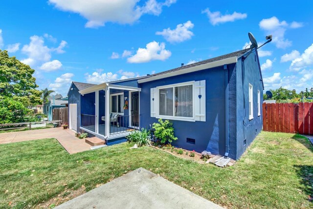 624 Annette Ave, Vallejo, CA 94591 - bungalow-style home featuring stucco siding, a patio area, and a sunroom
