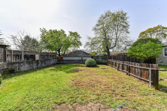 view of yard featuring a fenced backyard