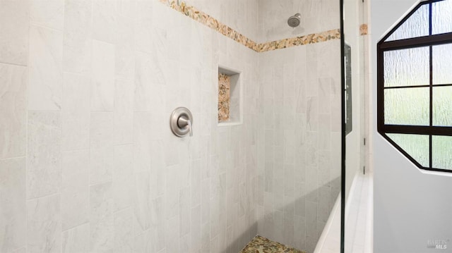 full bathroom featuring a tile shower