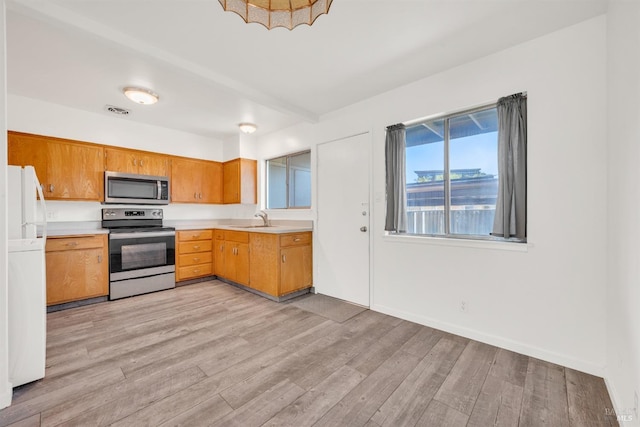 1008 Los Gamos Rd Unit F, San Rafael, CA 94903 - kitchen with appliances with stainless steel finishes, a sink, light countertops, light wood finished floors, and baseboards