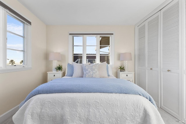 bedroom featuring carpet floors, baseboards, and a closet