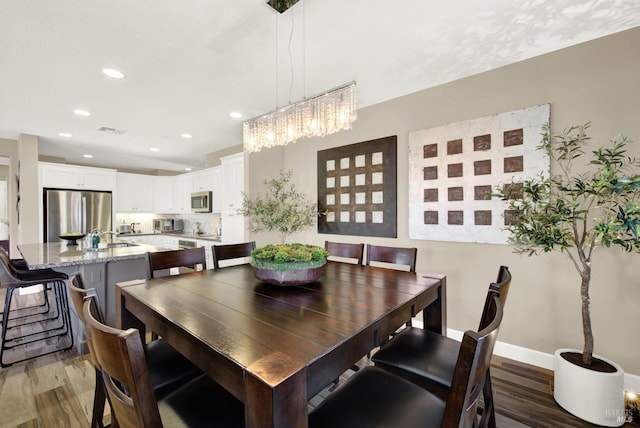 dining space featuring a notable chandelier, visible vents, recessed lighting, and light wood-style floors