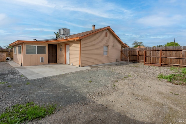 900 5th St, Fairfield, CA 94533 - back of property with a patio