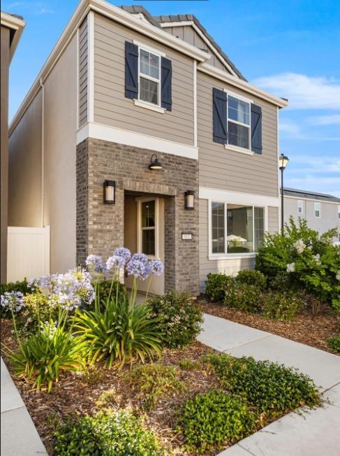 view of front of home featuring brick siding