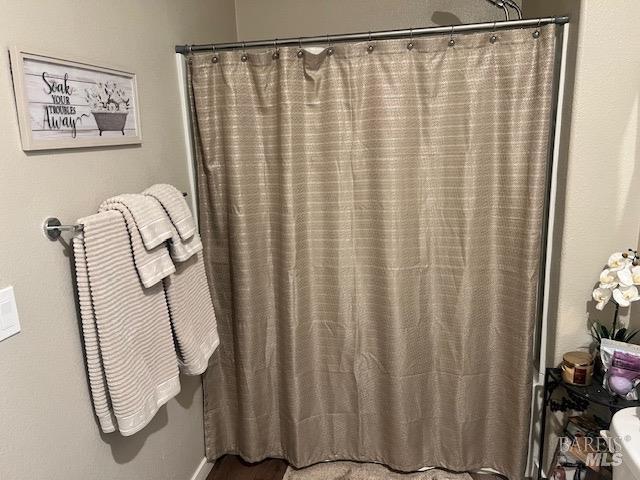 full bath with a shower with curtain