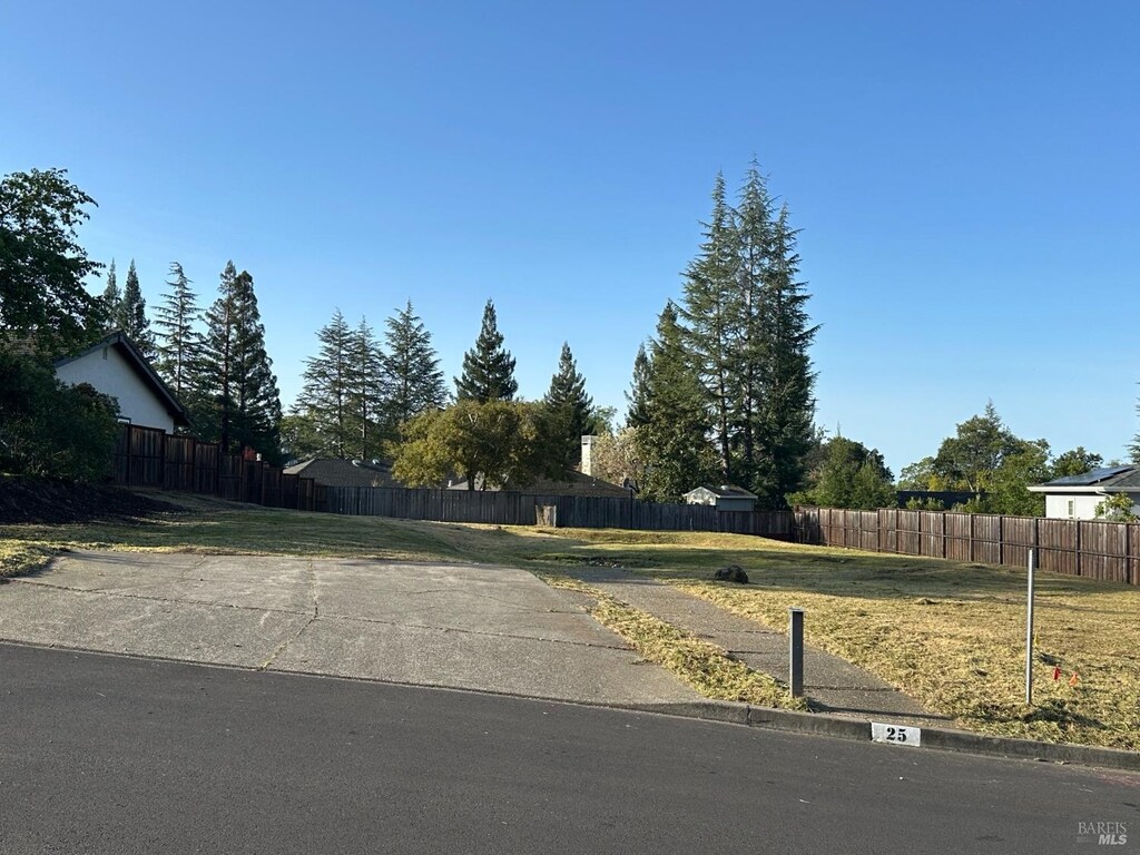 25 Inverness Dr, Napa, CA 94558