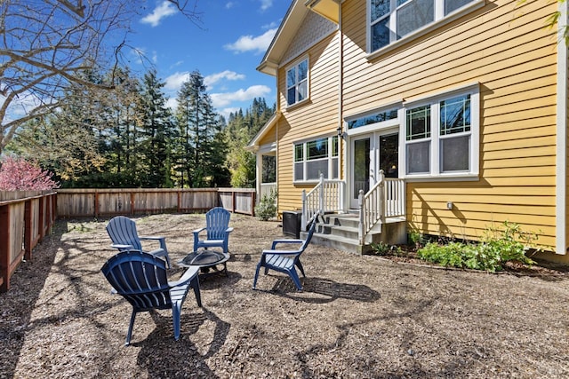 view of yard featuring a fenced backyard and an outdoor fire pit
