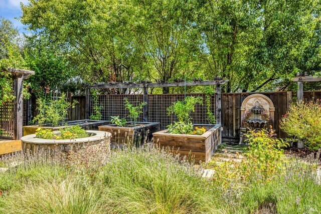 218 Saffron Ct, Napa, CA 94559 - community sign with fence
