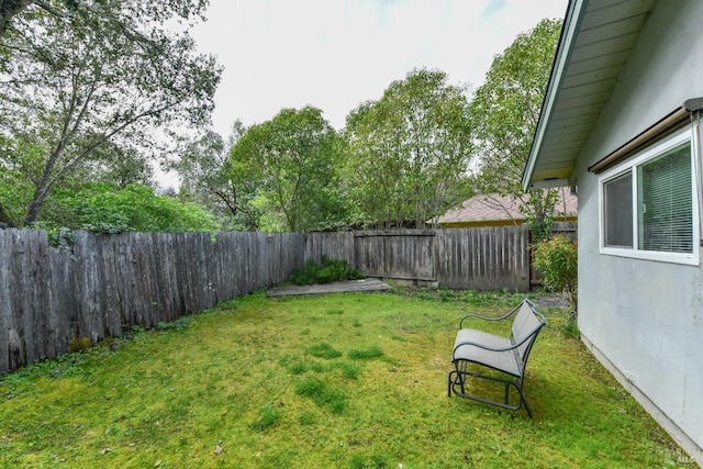 view of yard featuring a fenced backyard