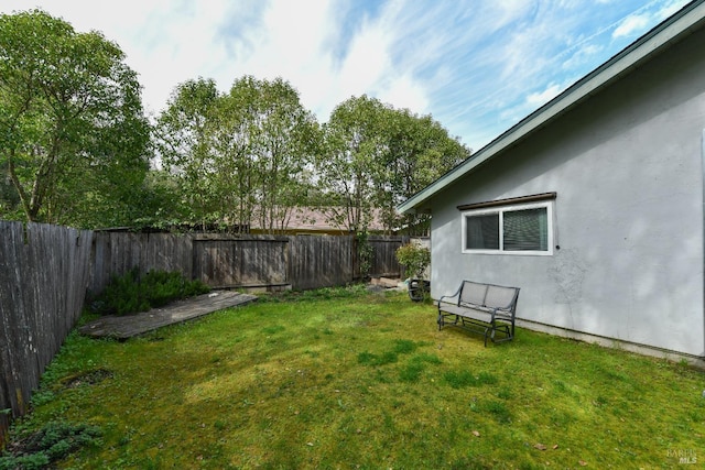 view of yard featuring a fenced backyard