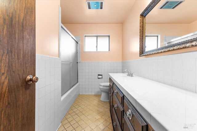 2062 Woolsey Rd, Fulton, CA 95439 - full bath featuring vanity, toilet, visible vents, bath / shower combo with glass door, and tile walls