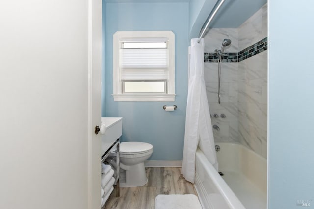 bathroom featuring vanity, baseboards, shower / bath combo, toilet, and wood finished floors